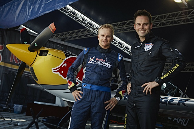 Хейкки Ковалайнен в «аэропорту» Red Bull Air Race Хейкки Ковалайнен в «аэропорту» Red Bull Air Race