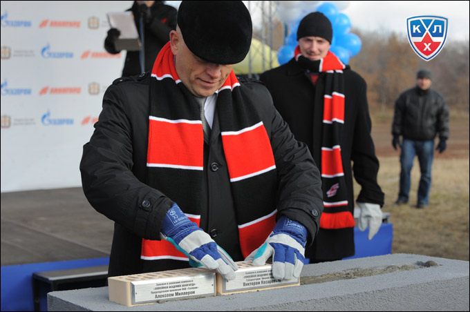 Торжественная церемония закладки первого камня в основание комплекса "Хоккейной Академии Авангарда". Виктор Назаров