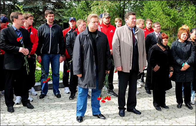 2009 год. На открытии памятника Алексею Черепанову