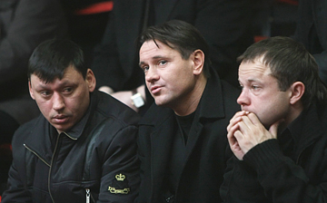 Илья Цымбаларь, Дмитрий Аленичев и Дмитрий Парфёнов во время прощания с Владимиром Федотовым