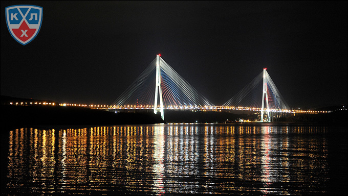 Владивосток ночью: мост на остров Русский