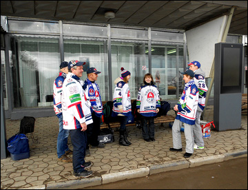 Торпедовские болельщики собираются в нижегородском аэропорту