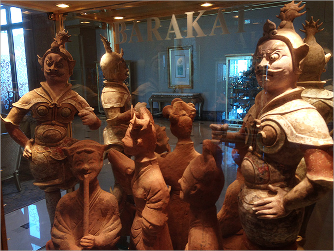 В одной из галерей — царство местных глиняных артефактов