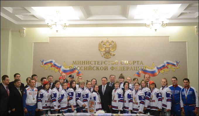 Игроки женской сборной России по хоккею на встрече с министром спорта РФ Виталием Мутко