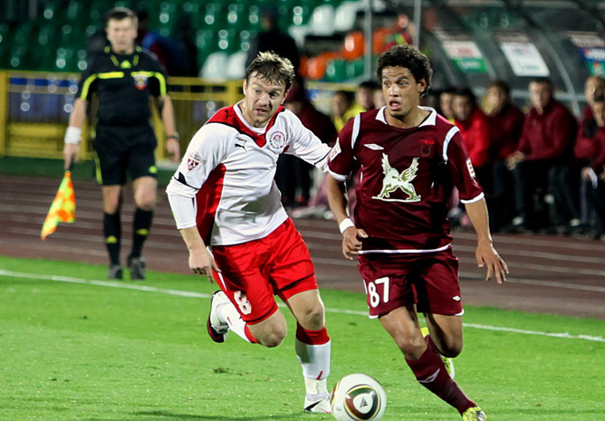 Карлос Эдуардо в игре против пермского