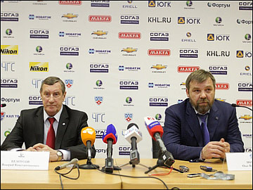 Валерий Белоусов и Олег Знарок на послематчевой пресс-конференции