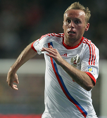 Денис Глушаков провел хороший матч против сборной Португалии