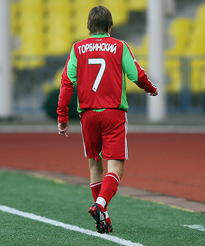 Славящийся горячим нравом Торбинский вышел на замену в перерыве и провёл на поле чуть более получаса