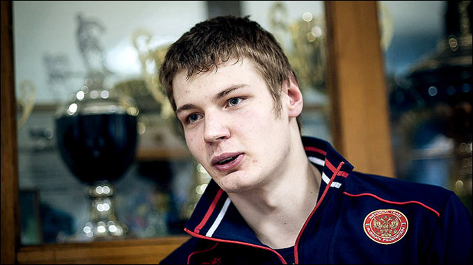 Как «Трактор» трижды спасал Ничушкина. Молодой талант мог бы играть в «Ак Барсе»