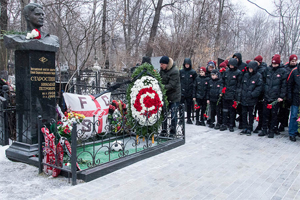 Ветераны «Спартака» почтили память Николая Старостина Ветераны «Спартака» почтили память Николая Старостина
