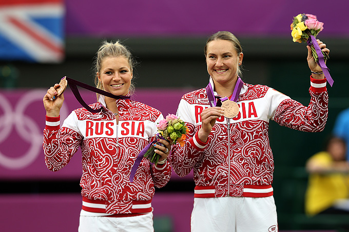 Мария Кириленко и Надежда Петрова с бронзовыми медалями Лондонской Олимпиады