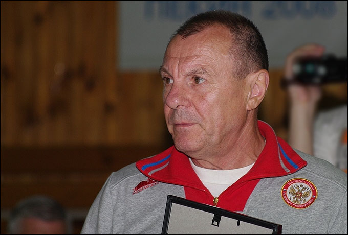 Тренер мужской сборной Николай Хромов