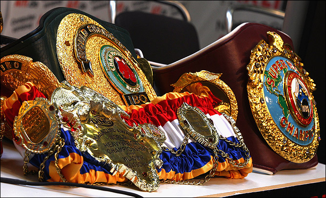 Победитель становится обладателем сразу четырёх чемпионских титулов: WBA, WBO, IBF, IBO. 