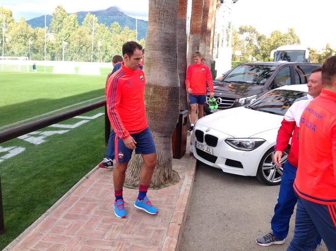 Широков и Оланаре представлены команде