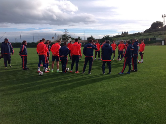 Широков и Оланаре представлены команде