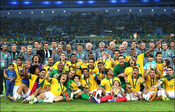 http://img.championat.com/i/news/26/69/1372642669_b_sbornaja-brazilii-pobeditel-kubka-konfederacij-2013-foto.jpg