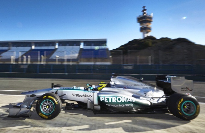 Mercedes представила W04