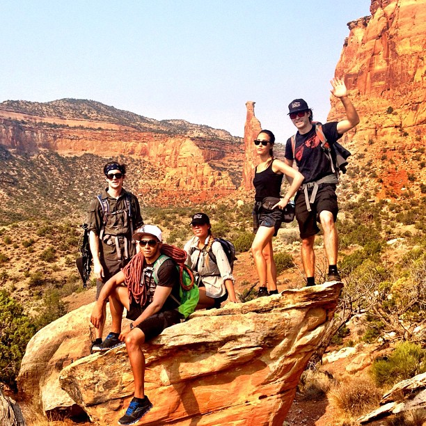 1345135276_b_khjemilton-i-ego-druzja-v-colorado-national-monument.jpg