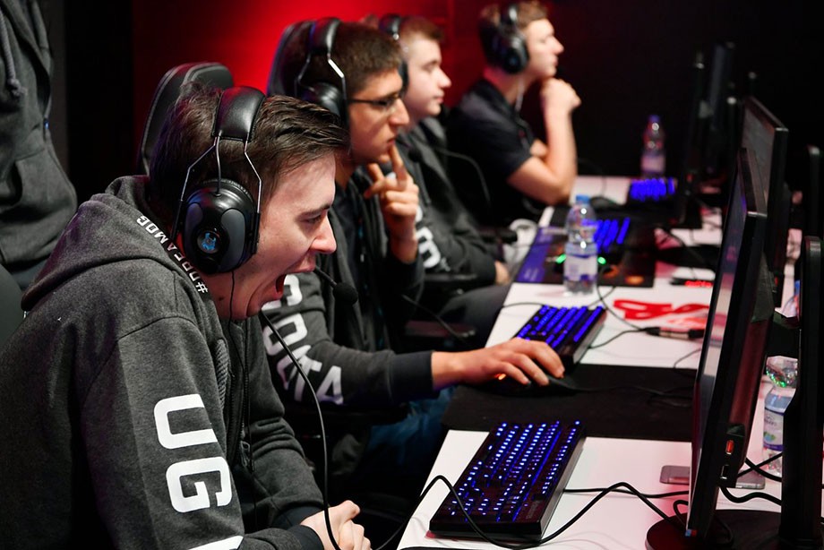 Игроки в Dota 2, которые сменили роль и добились успехов