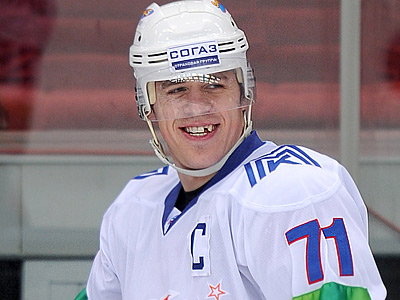 Лучший хоккеист планеты на 3 строчке