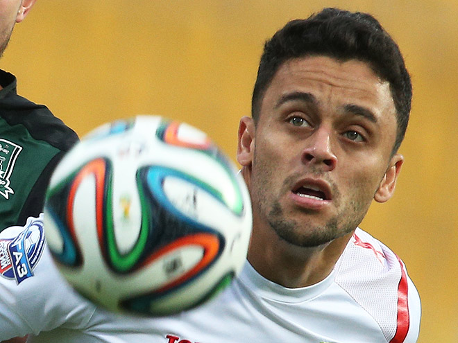 Напрягся, потому что тащит.