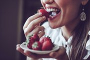 Что нельзя есть, если хотите белые и здоровые зубы. Рассказал стоматолог