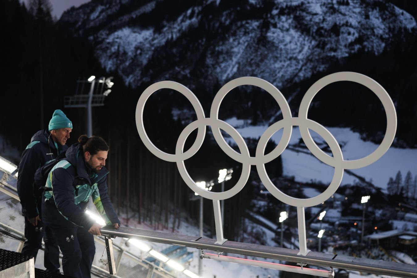 Чем занимаются волонтёры на ОИ-2026