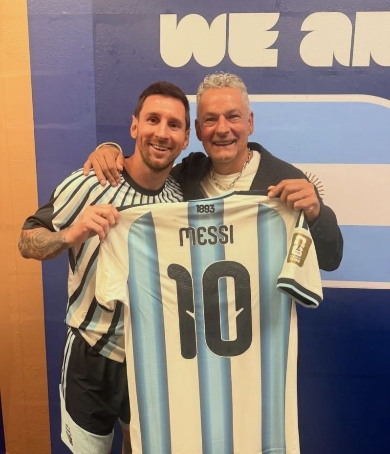 Görün Messi formasını kimə hədiyyə etdi - FOTO