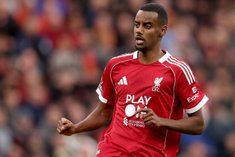 Александер Исак