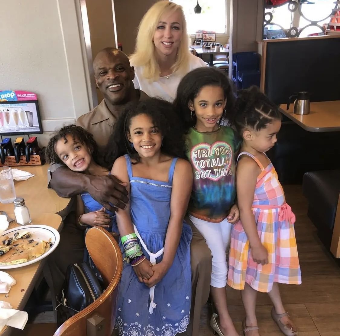 Ронни Колеман с женой и детьми