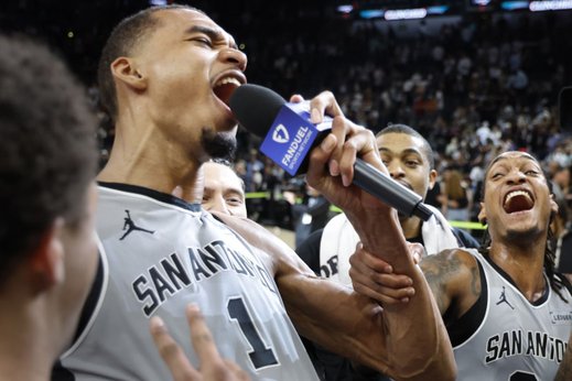 Видели, что сегодня сотворил Вембаньяма? Он тащит «Сан-Антонио» в самых тяжёлых концовках