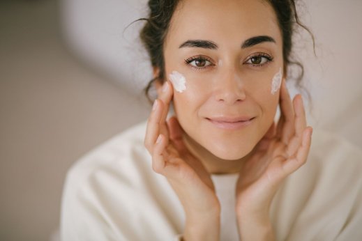 Ниацинамид для кожи лица: что это за витамин и правда ли он настолько чудодейственный