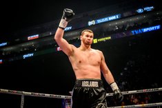 Арсланбек Махмудов нокаутировал экс-претендента