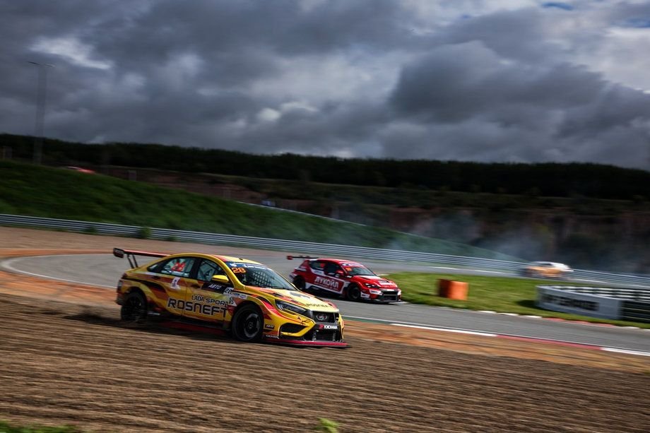 Артём Северюхин за рулём Lada Vesta NG Evo TCR