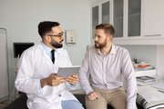 ВИЧ и туберкулёз убрали из ОМС: станет ли теперь лечение платным? Ответ экспертов