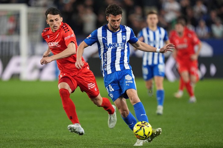https://img.championat.com/R6mE9OVvwIPLr4dujnjVmQPh9RB01Zvv0jyFIkq4VJs/p(w:732/h:488)/news/big/v/x/spartak-blizok-k-pokupke-zaschitnika-alavesa-el-correo_17830055931725344266.jpg
