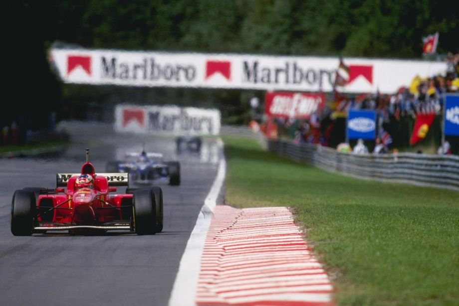 Шумахер впереди Вильнёва на Гран-при Бельгии 1996 года