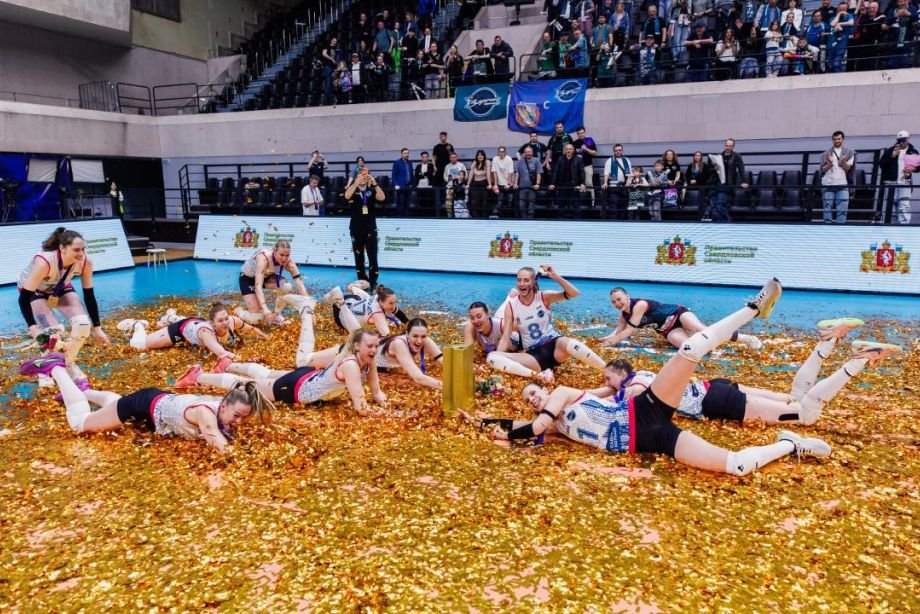 Игроки «Заречья» с Кубком России
