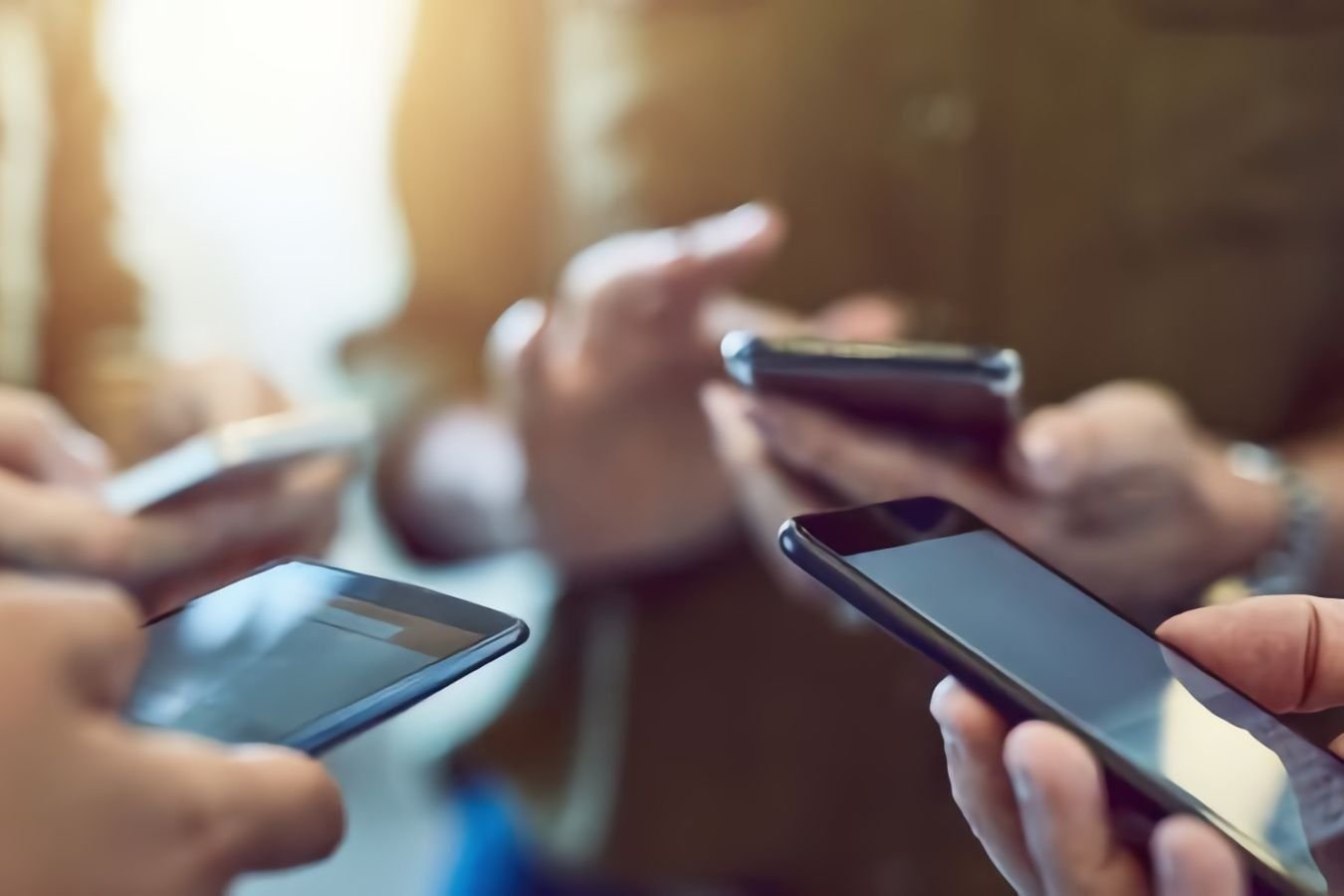 Мобильные телефоны