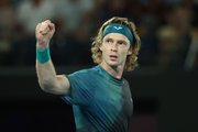 Рублёв проиграл 18-летнему бразильцу на AO! А Медведев спасся в пяти партиях