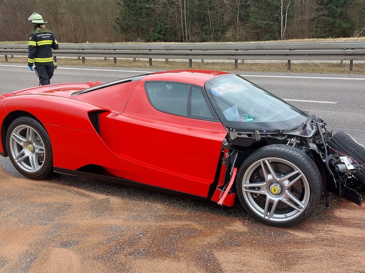 В Германии разбили Ferrari Enzo. Такая может стоить $ 6 млн - Чемпионат