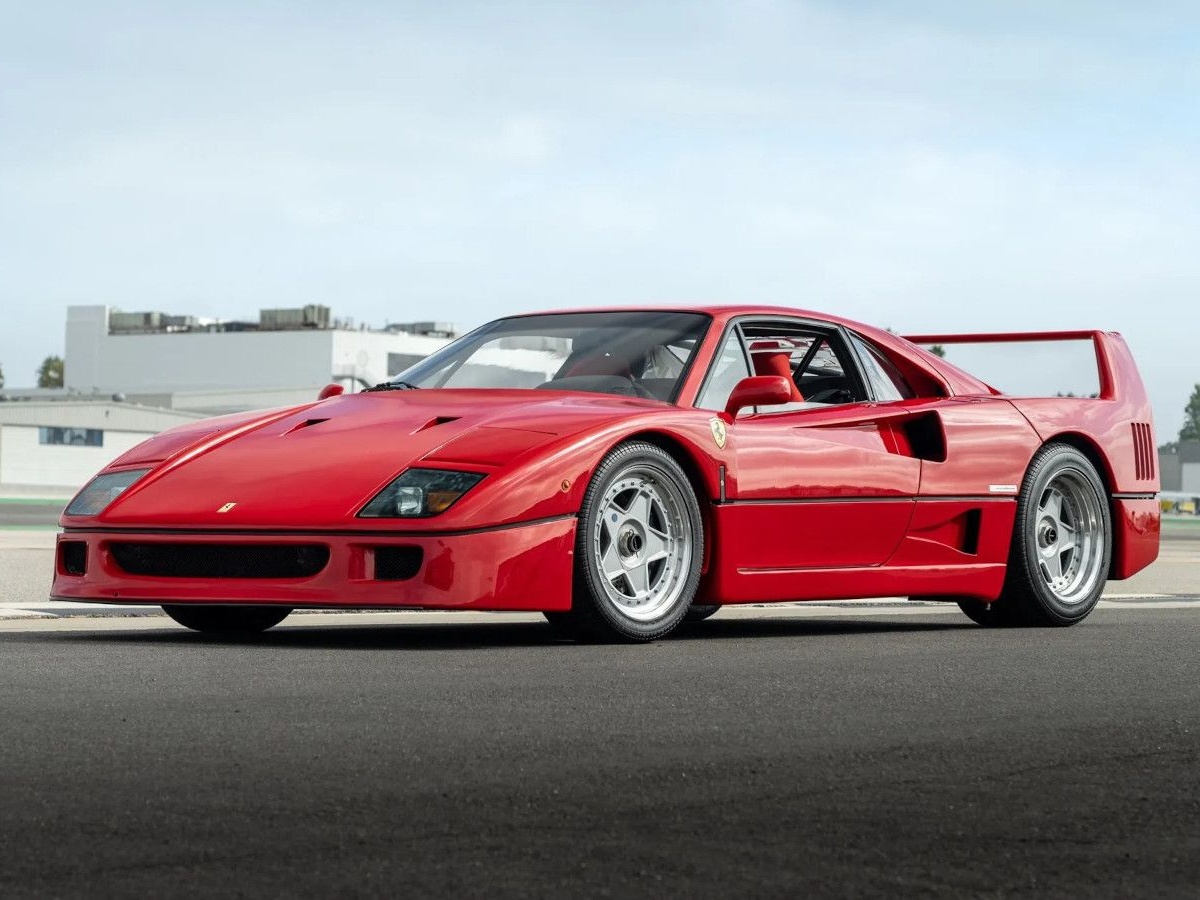 Ferrari F40 1990年製 赤 На аукцион выставлена очень редкая Ferrari F40. За неё хотят более