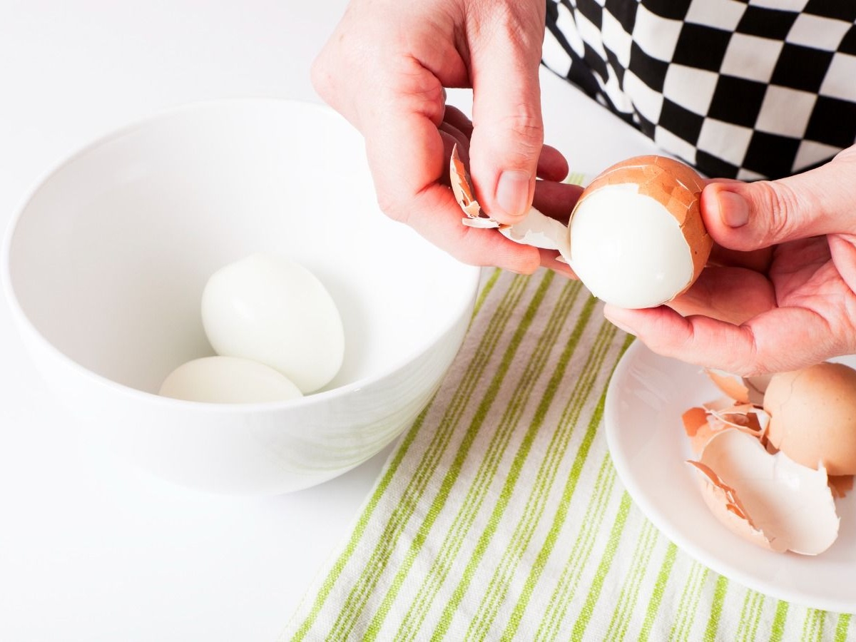 Почему яйца плохо чистятся после варки: что с этим делать