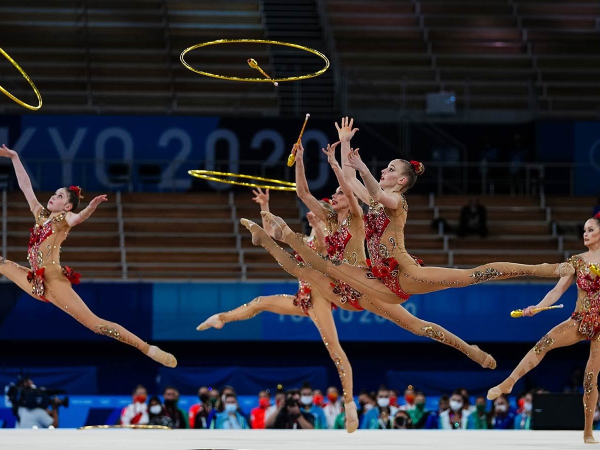 Россия завоевала серебро в групповом многоборье в соревнованиях по  художественной гимнастике на ОИ-2021 - Чемпионат