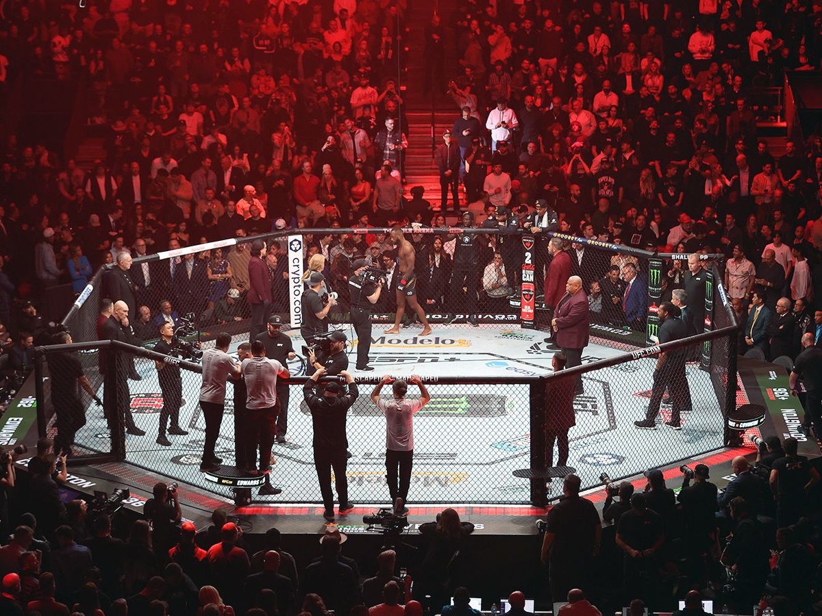 UFC 300, дата и время, где смотреть, онлайн-трансляция, полный кард,  юбилейный турнир, история UFC, сорванные турниры - Чемпионат