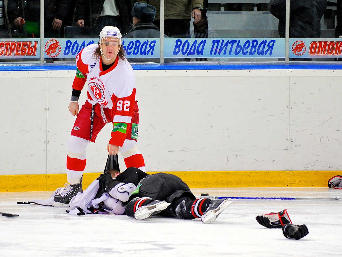 10 декабря 2010 года, избиение «Авангарда» в Омске в начале матча -  Чемпионат