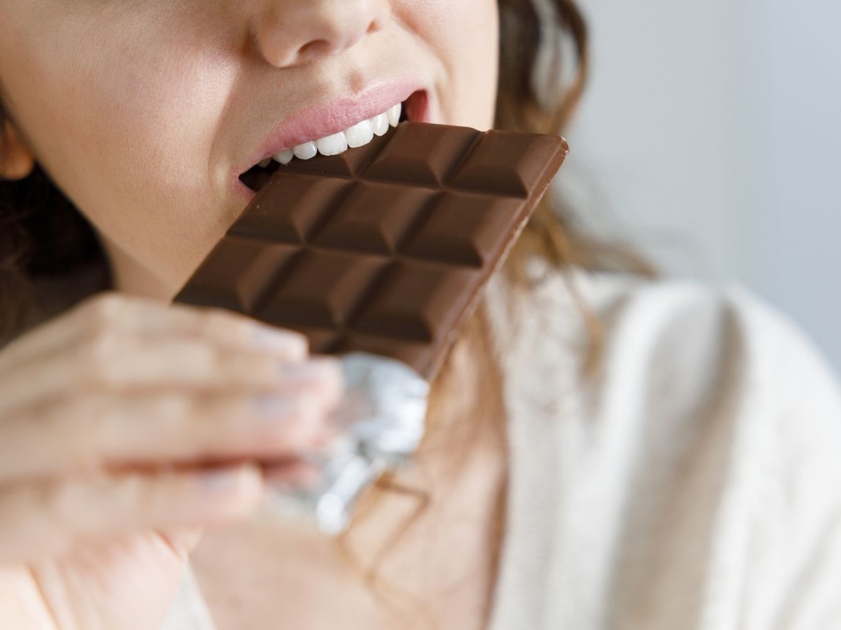 Почему зубы реагируют на сладкое: 11 главных причин