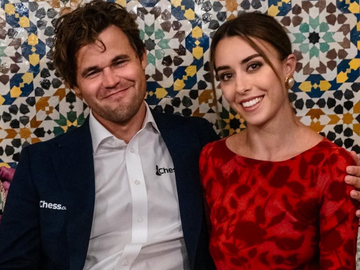 жетілген әйелдердің жалаңаш жарқырауы Шетелдік азамат орыс қызын сиқырлады (порно)