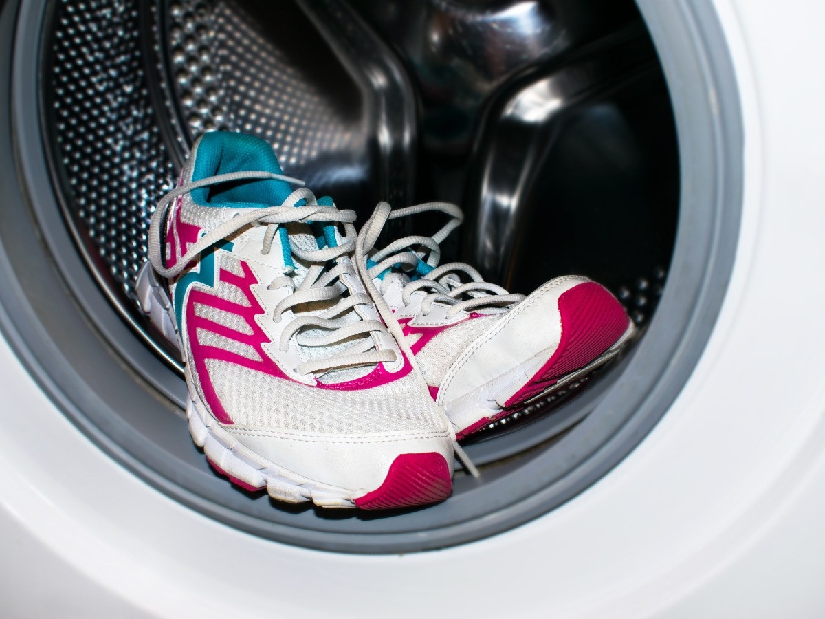 Как правильно стирать беговые кроссовки в стиральной машине – советы,  лайфхаки - Чемпионат