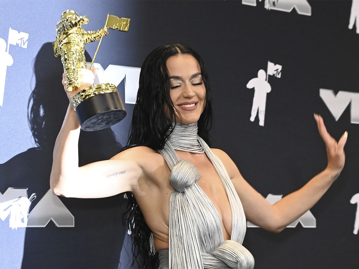 Әншімен жыныстық қатынас Орыс порно онлайн такси жүргізушісімен